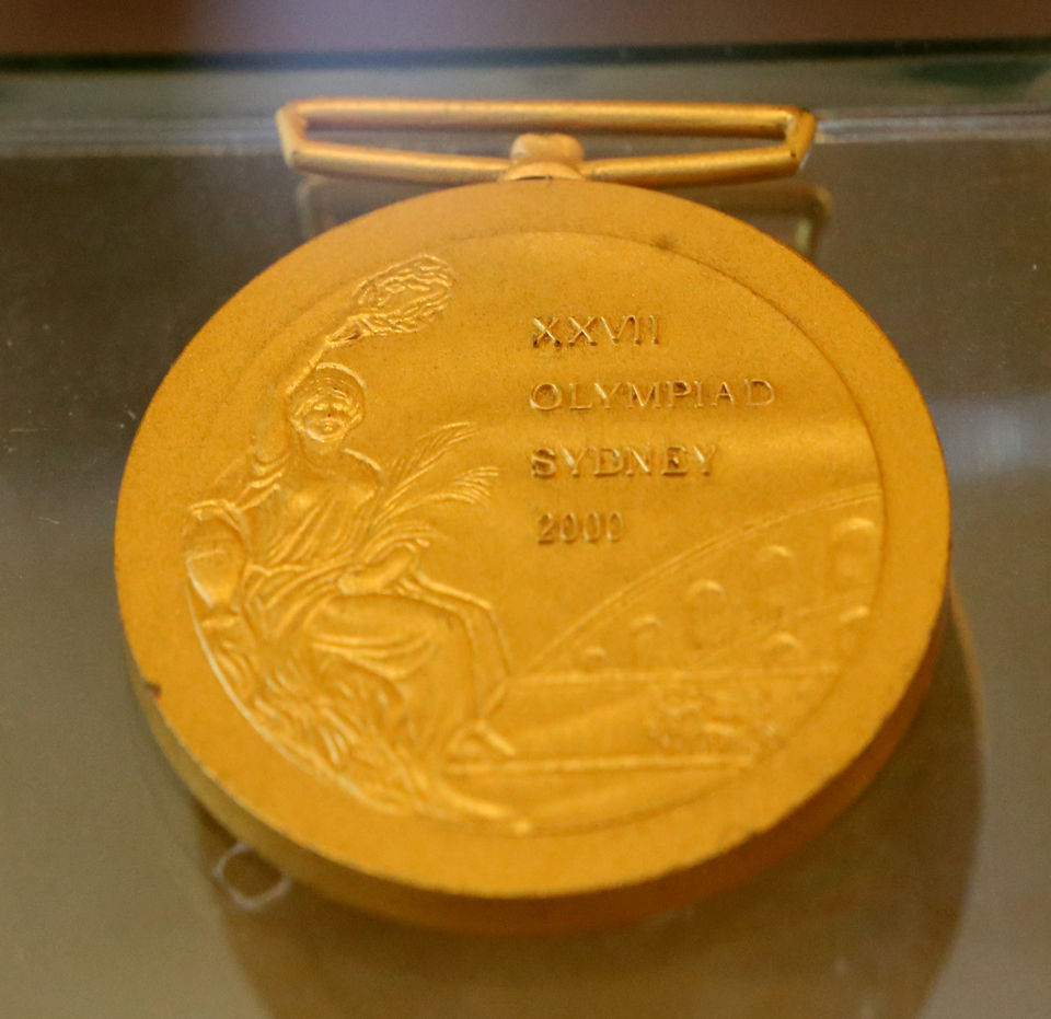 2000年第27届奥运会金牌01.jpg