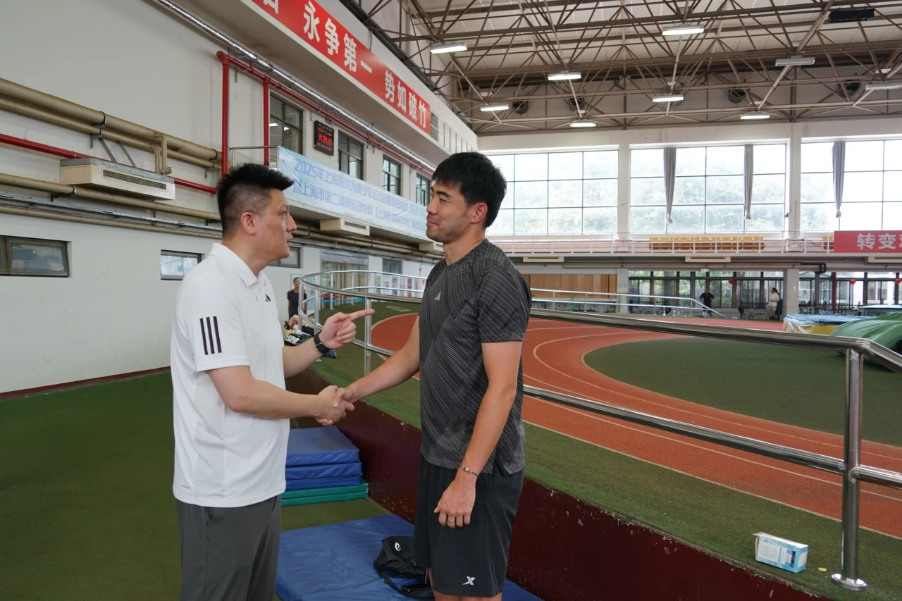 每日大赛
领导深入一线开展2025年高温慰问活动 (17).jpg