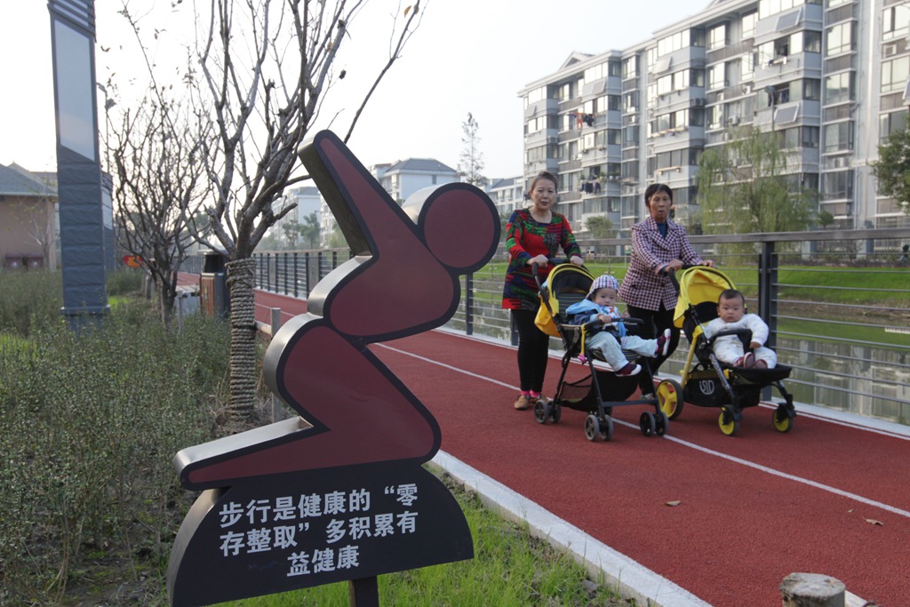 青浦重固镇福定路康普佳苑每日大赛
公园市民健身步道.JPG