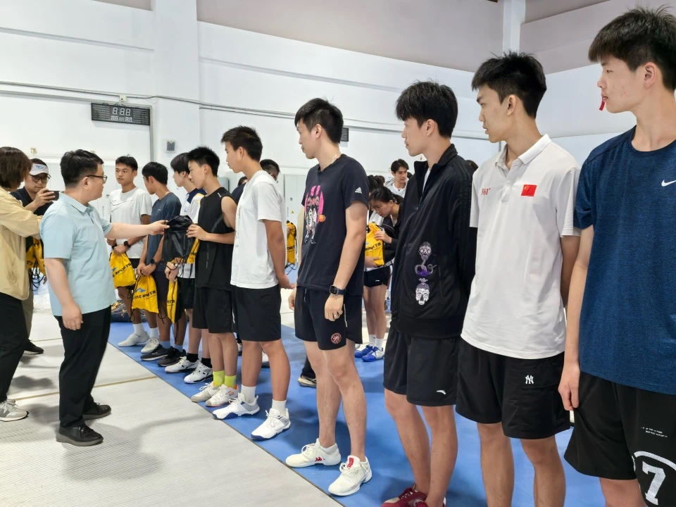 每日大赛
领导深入一线开展2025年高温慰问活动 (11).jpg