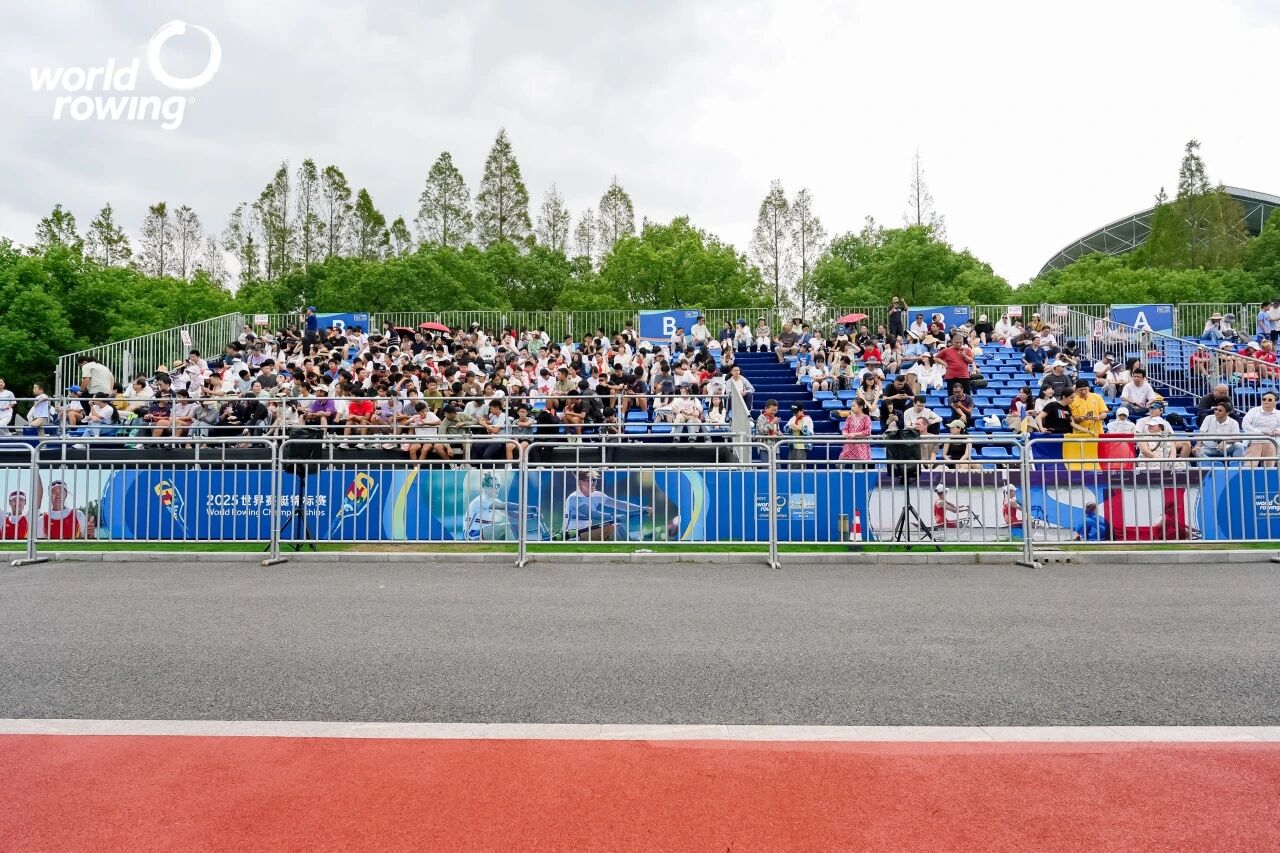 2025世界赛艇锦标赛在上海青浦水乡客厅·方厅水院开幕 (11).jpg