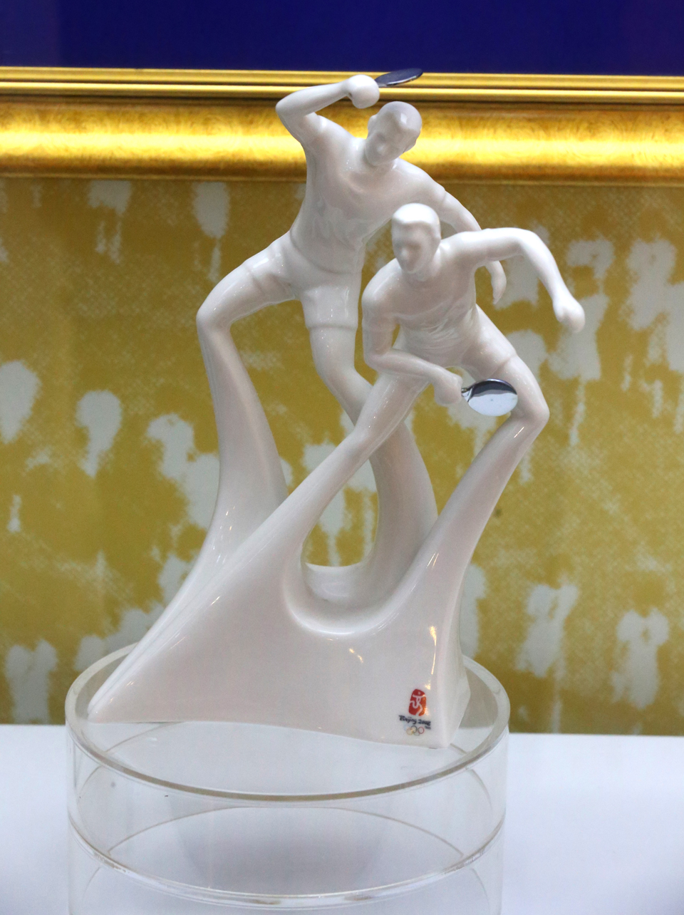北京奥运会特许商品限量瓷器（乒乓球）.jpg