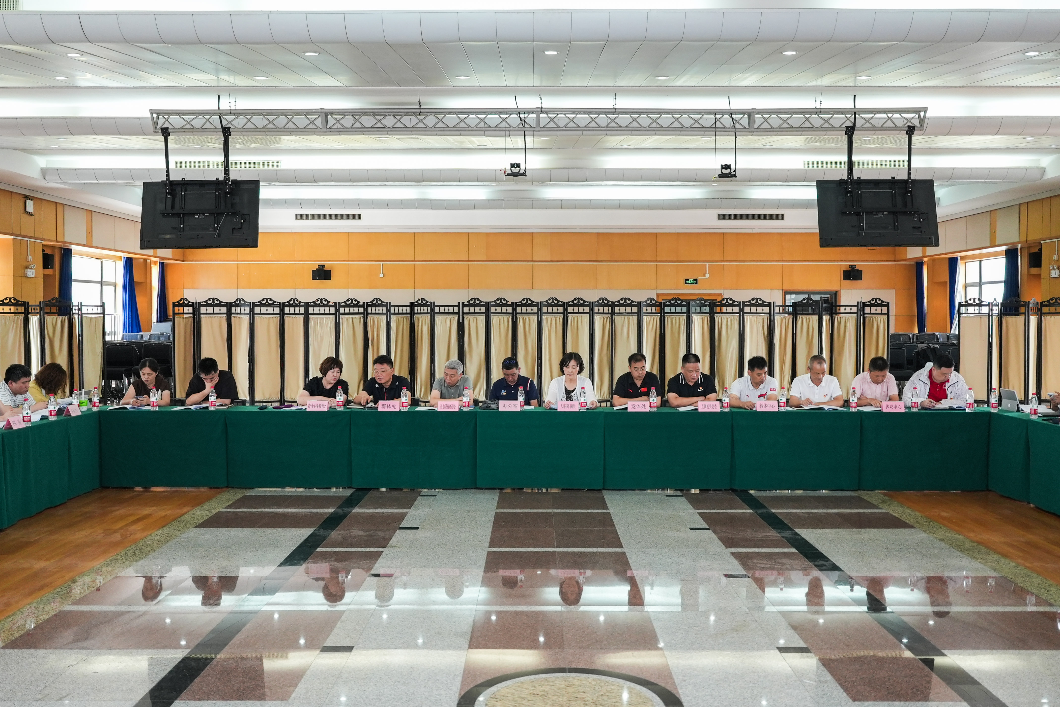 每日大赛
召开局系统主题教育调研成果交流会 (7).jpg