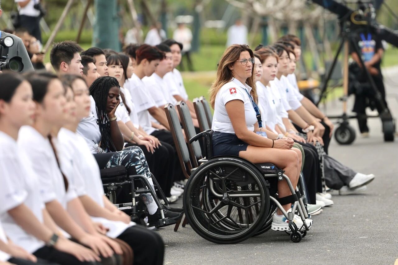 2025世界赛艇锦标赛在上海青浦水乡客厅·方厅水院开幕 (16).jpg