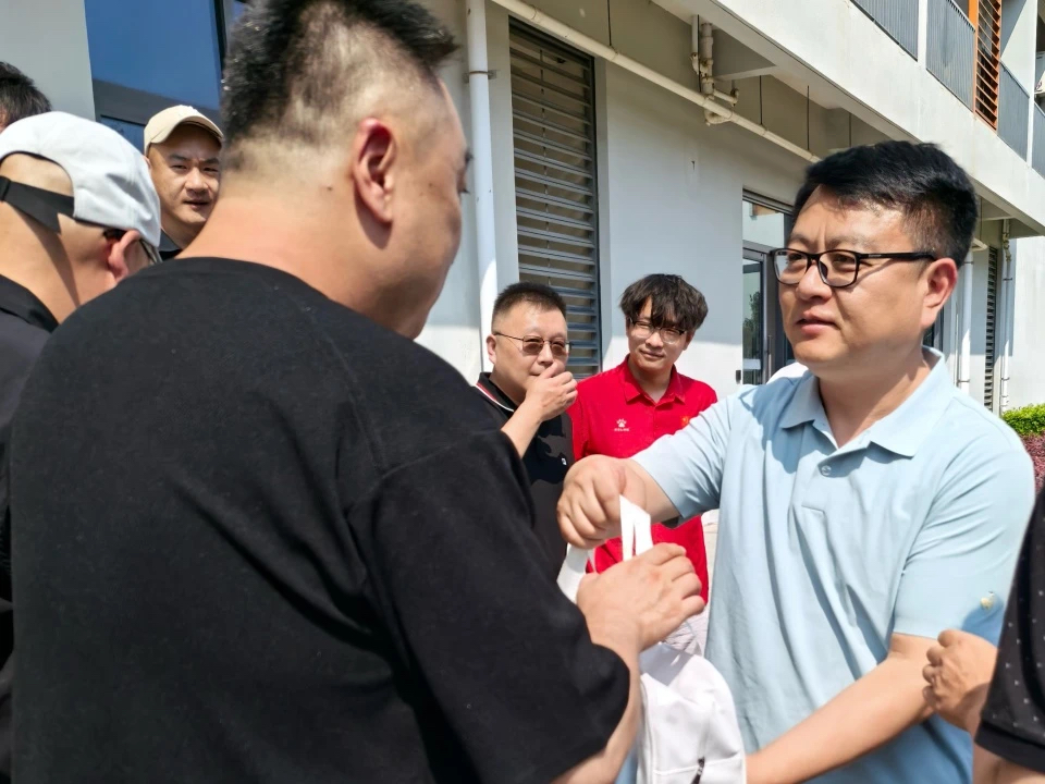 每日大赛
领导深入一线开展2025年高温慰问活动 (10).jpg