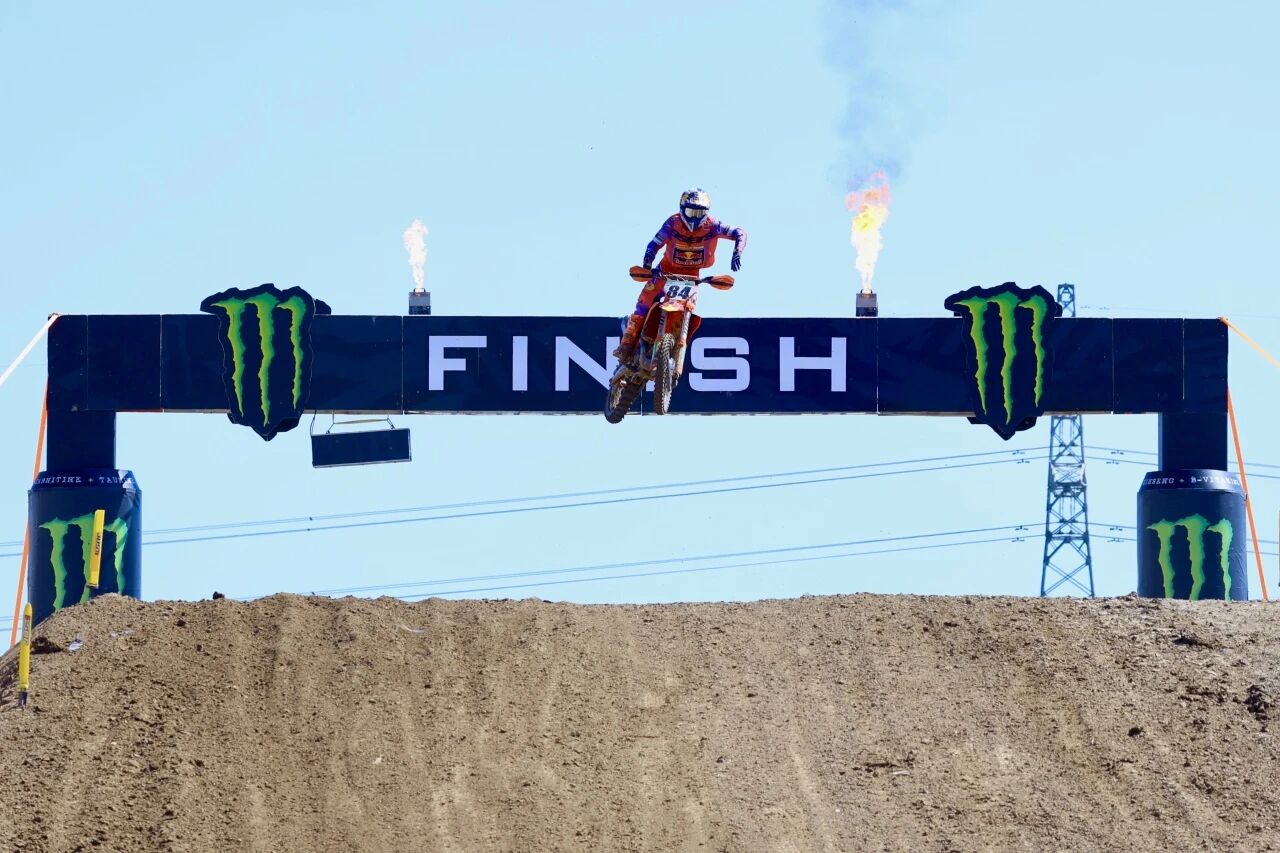 MXGP世界摩托车越野锦标赛中国上海站热力收官 (14).jpg