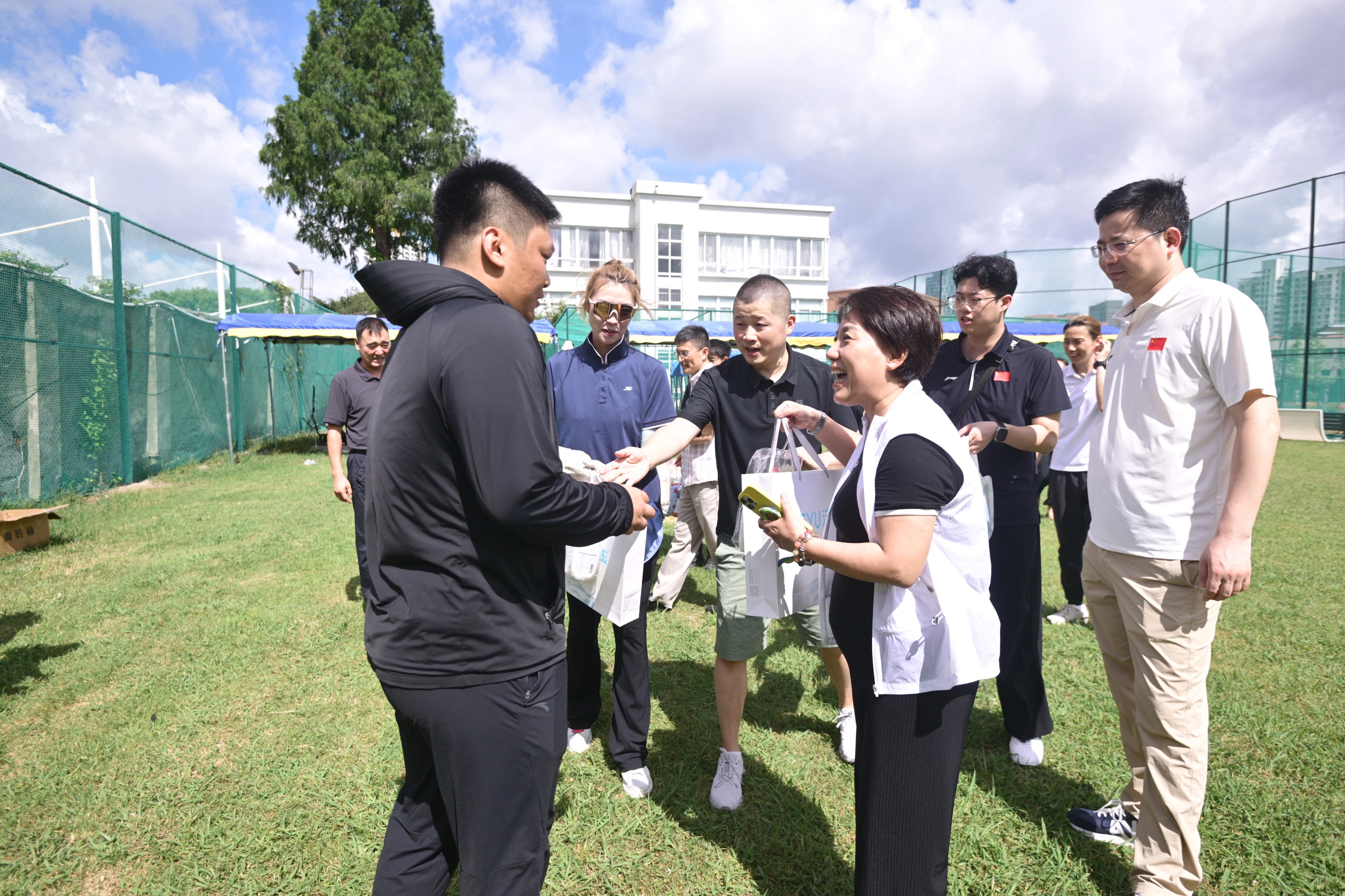 每日大赛
领导深入一线开展2025年高温慰问活动 (4).jpg