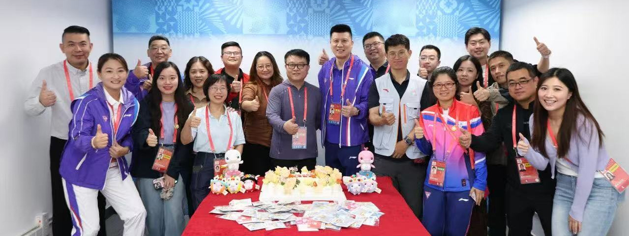 上海市代表团领导看望慰问第十五届全国运动会上海新闻工作者