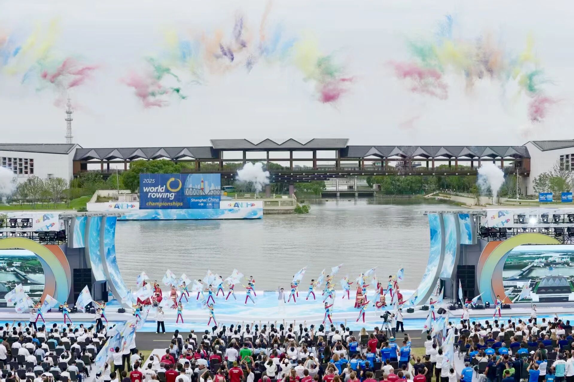 2025世界赛艇锦标赛在上海青浦水乡客厅·方厅水院开幕 (2).jpg