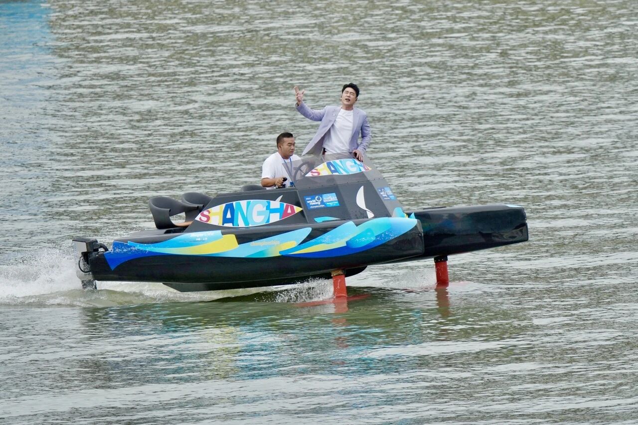 2025世界赛艇锦标赛在上海青浦水乡客厅·方厅水院开幕 (14).jpg