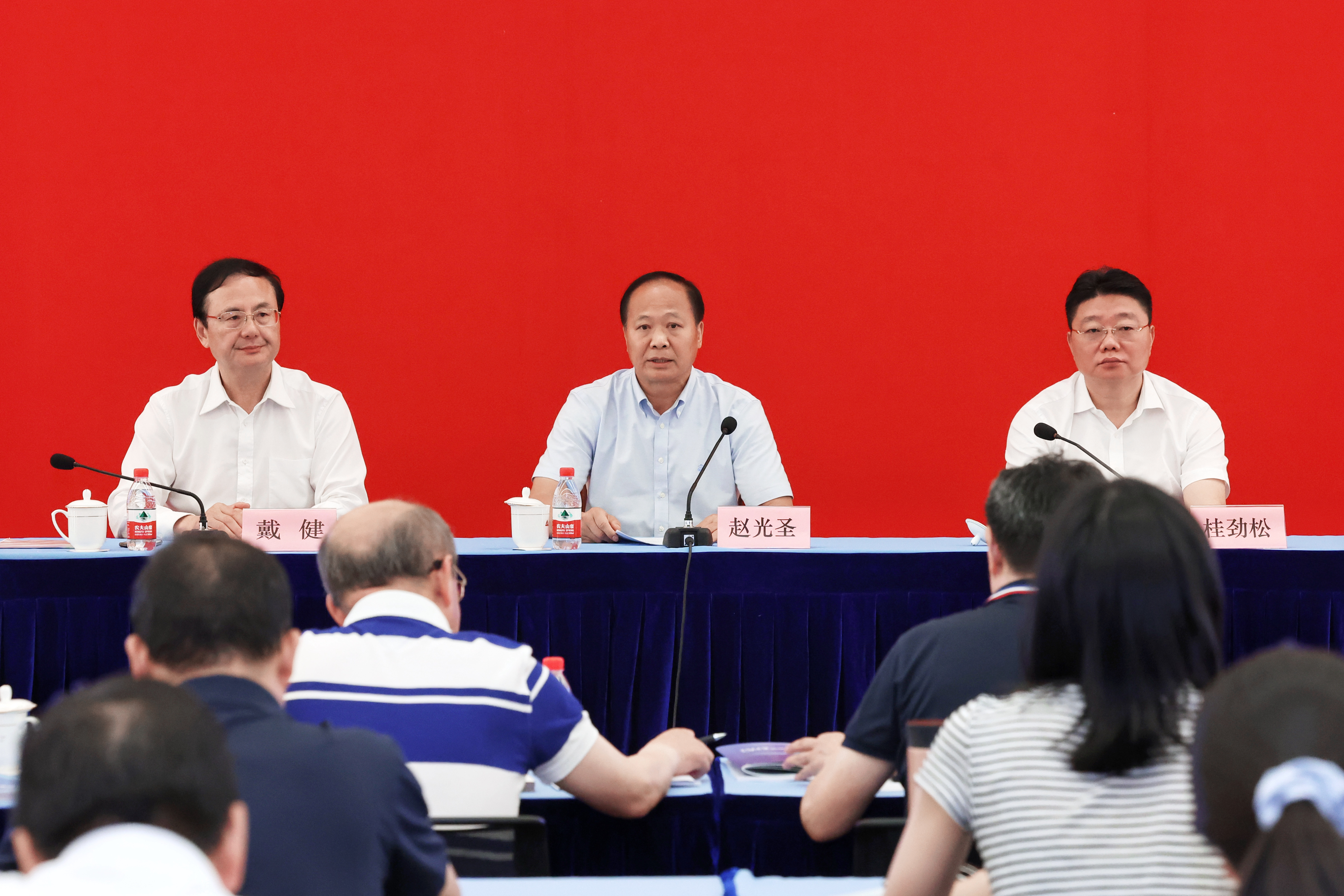 上海经常参加每日大赛
锻炼人数比例达50.1% 健步走、跑步、自行车、羽毛球、游泳最受欢迎.jpg