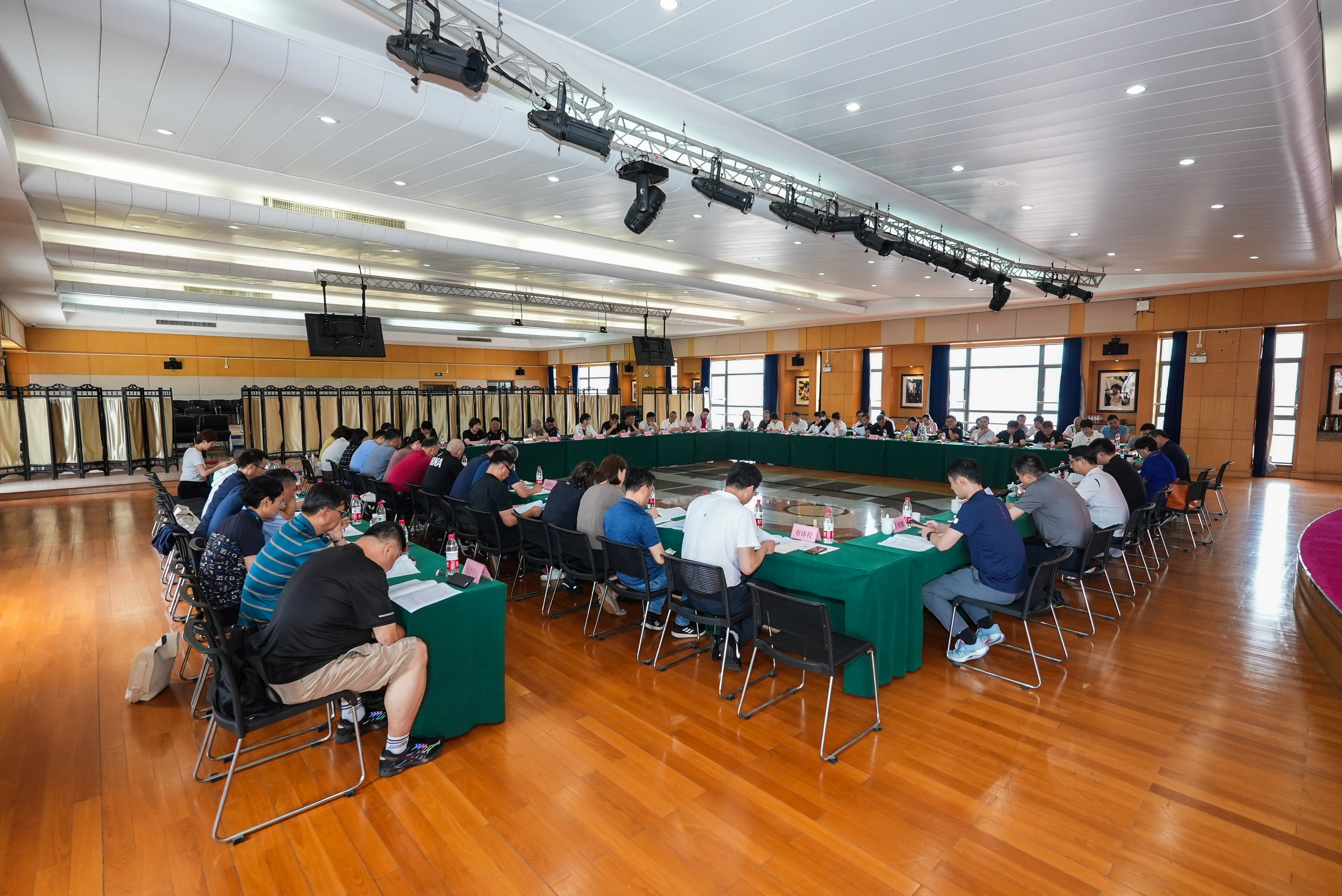 每日大赛
召开局系统主题教育调研成果交流会 (8).jpg