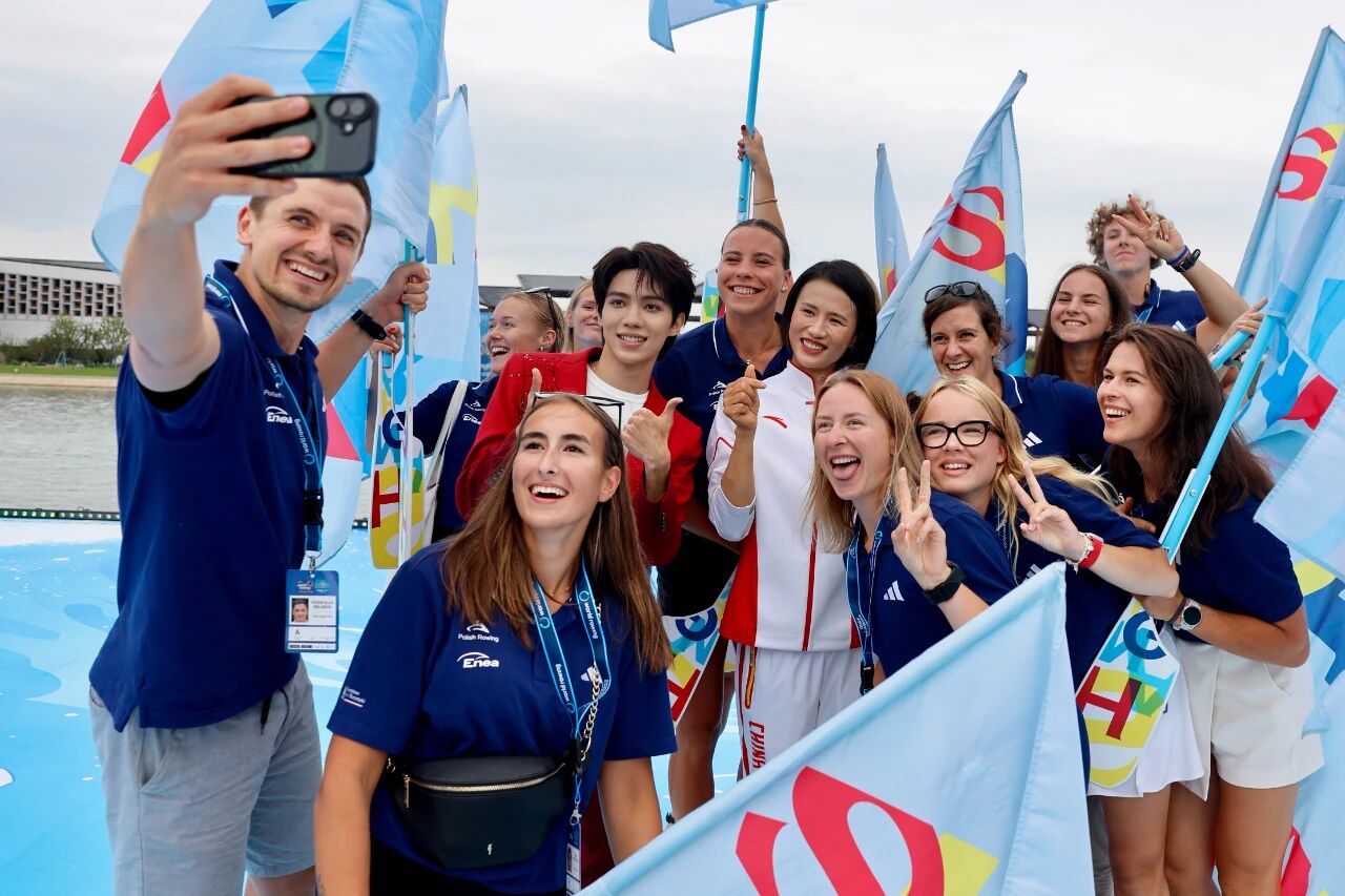 2025世界赛艇锦标赛在上海青浦水乡客厅·方厅水院开幕 (7).jpg