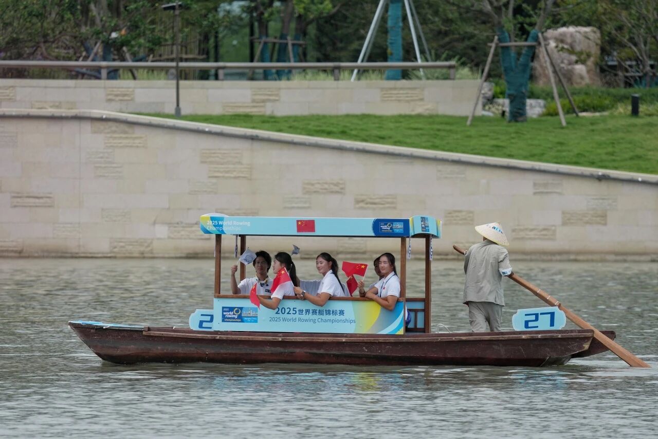 2025世界赛艇锦标赛在上海青浦水乡客厅·方厅水院开幕 (5).jpg